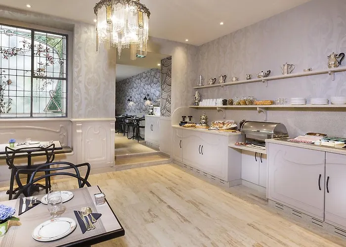 Grand Des Balcons Hotel